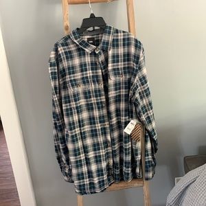 Men’s long sleeved Vans button down - size large - NWT - plaid - lightweight